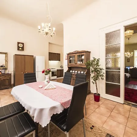 Nora Apartment *